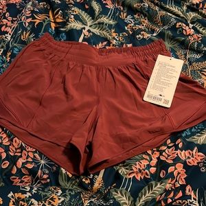 Lululemon Hotty hot LR Short 4” lined